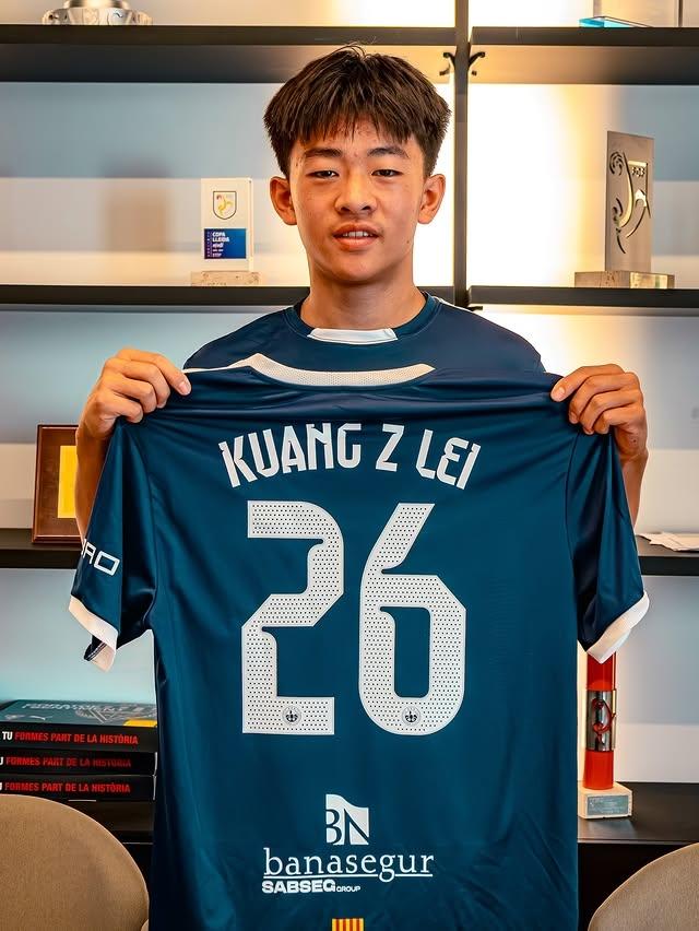 这球漂亮！王霜内切轰世界波+模仿姆巴佩庆祝，中国女足1